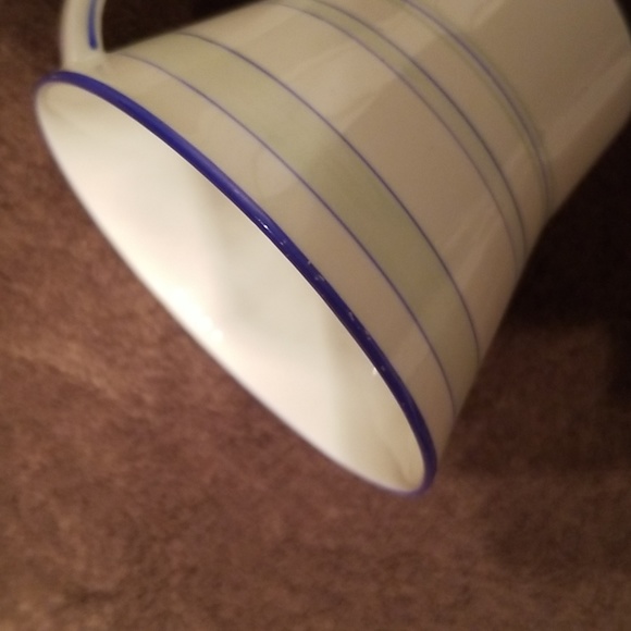 1930s Vintage Royal Albert Art Deco Teacup and Saucer Set - Picture 14 of 17